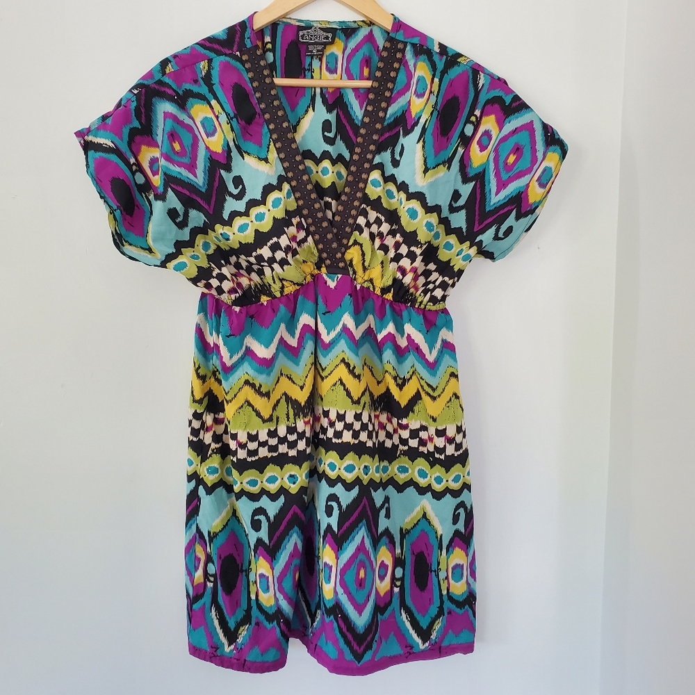 ANGIE Med Multi-Color Geo Print Short Dress SS Brass Stud Accent V Neck Boho EUC